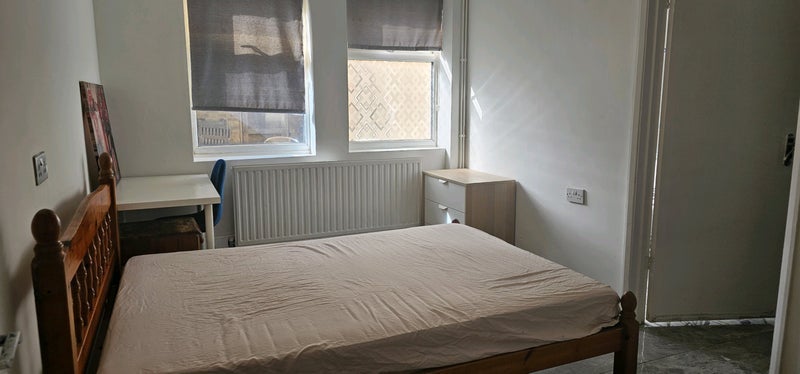 Room Asland Road in Greater London