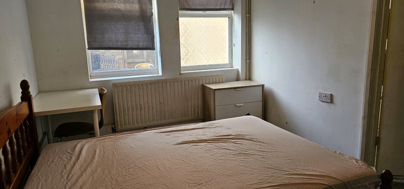 Room Asland Road in Greater London