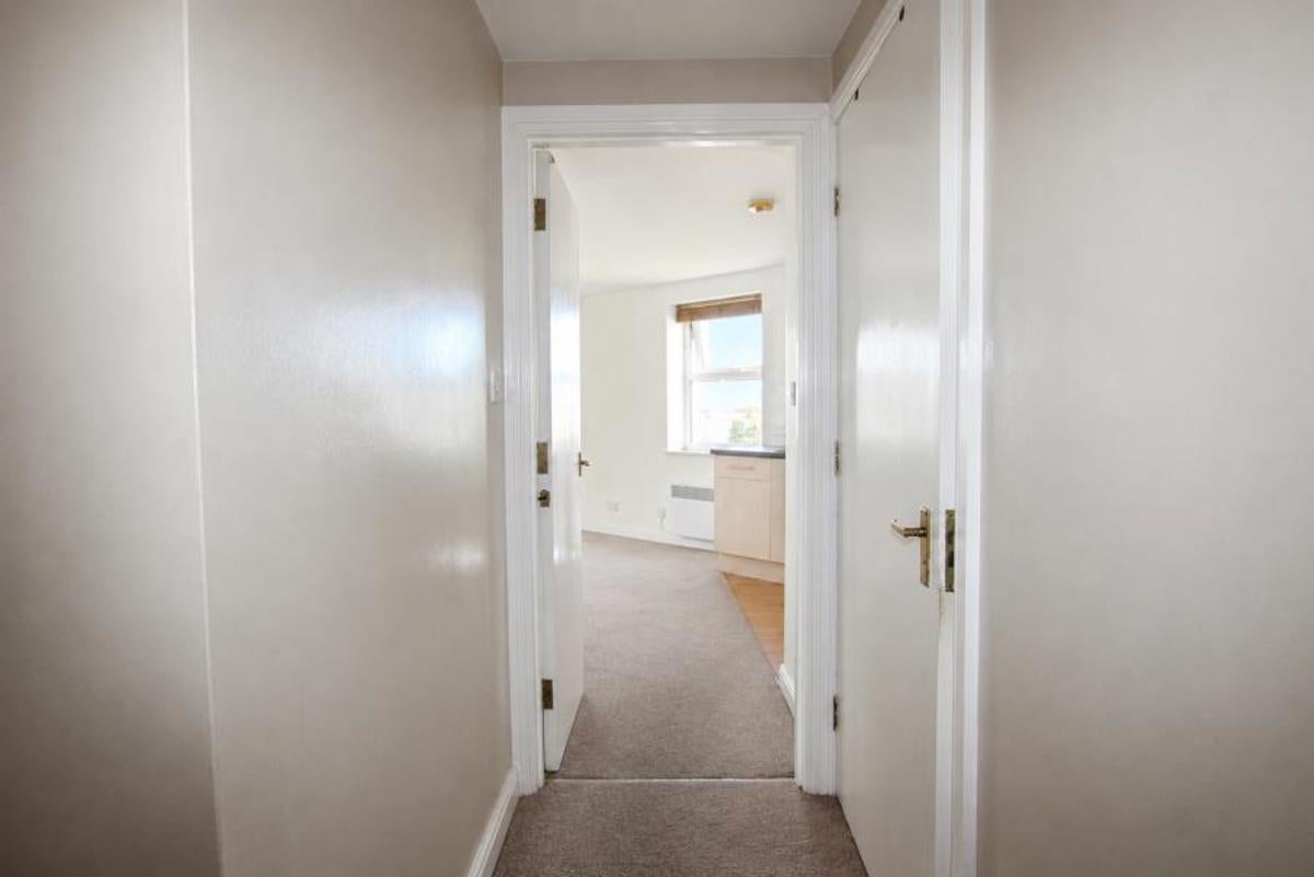 Flat Claremont Road in Bristol