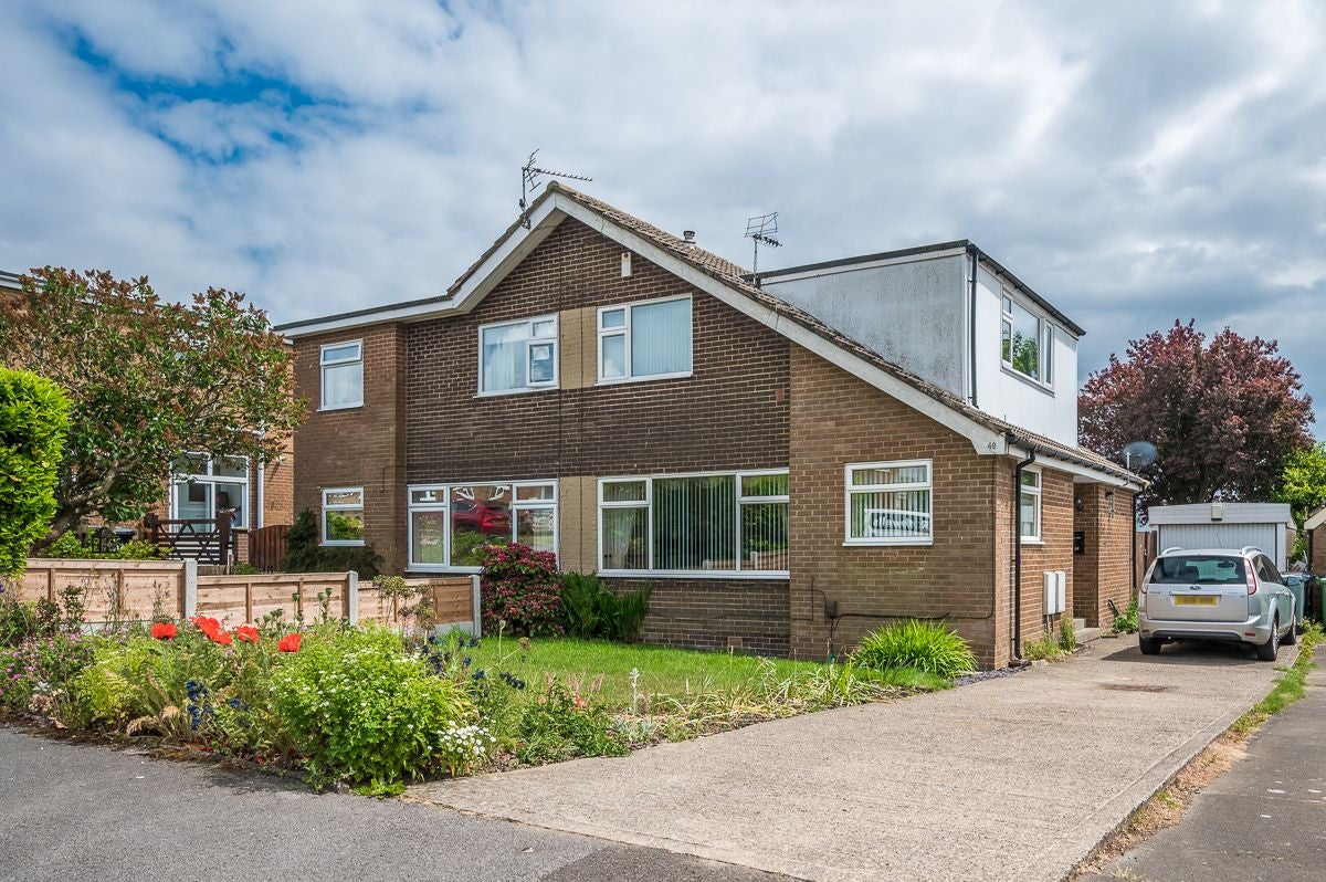 House Moorside Crescent in Leeds