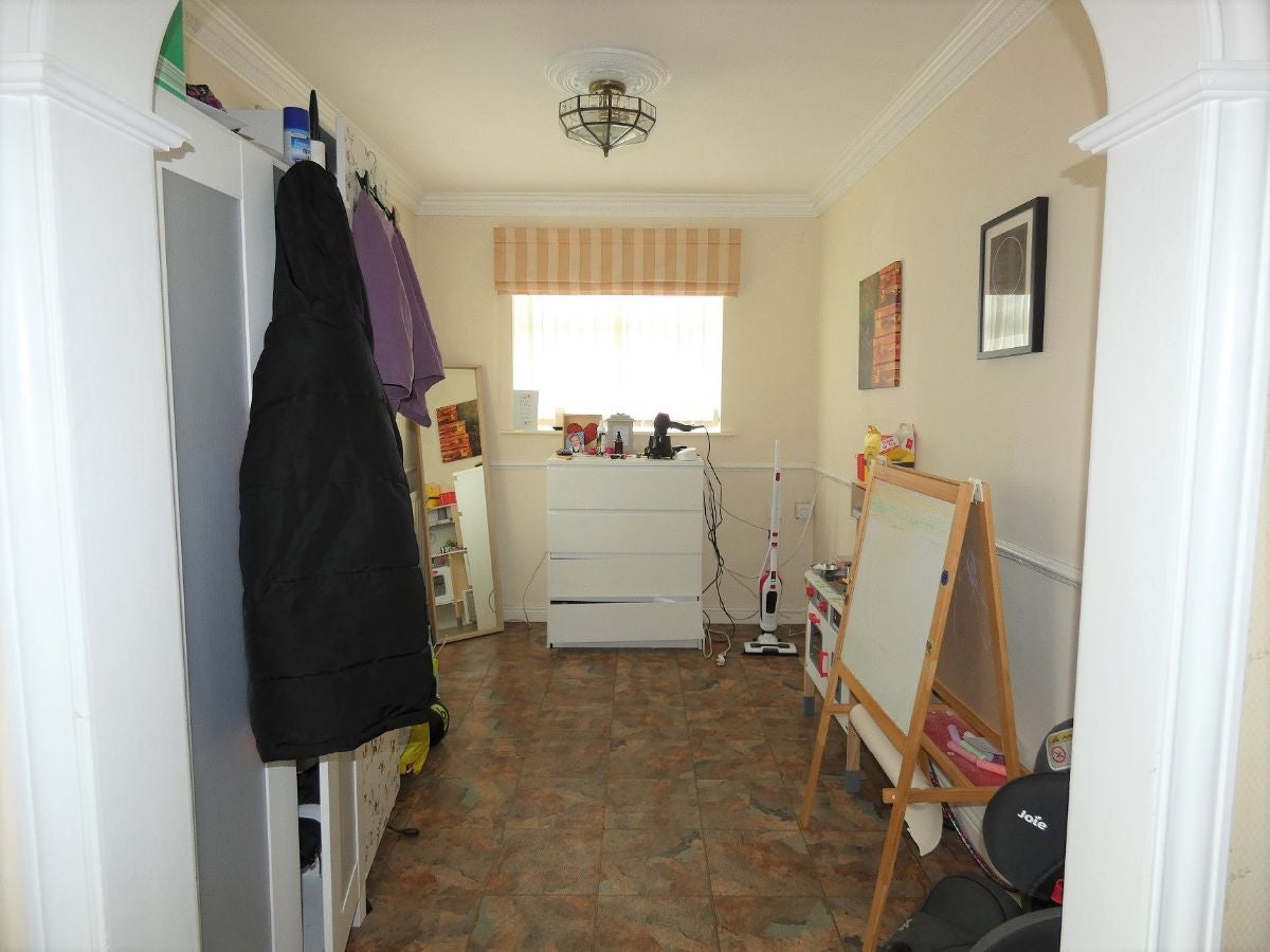 House Moorside Crescent in Leeds