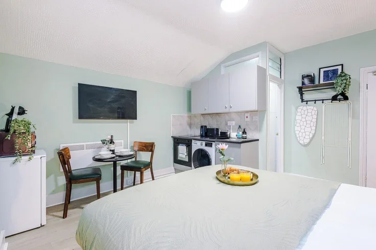 Room Station Approach in Royal Leamington Spa