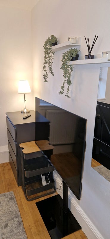 Room Triangle Place in Greater London
