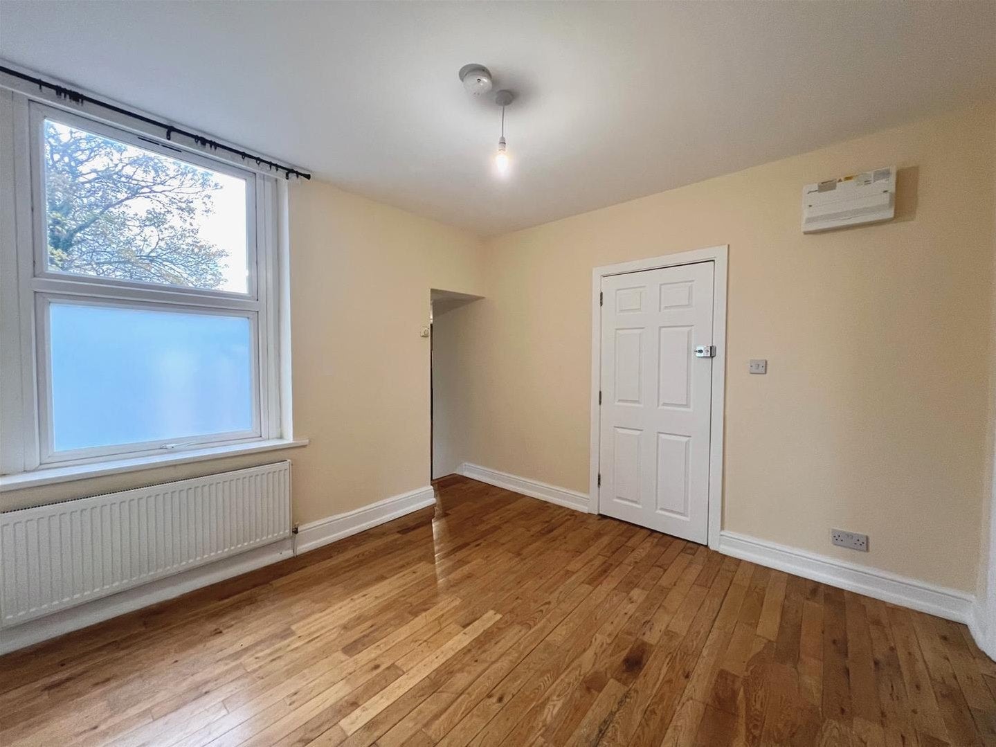 Flat Verdant Lane in Greater London