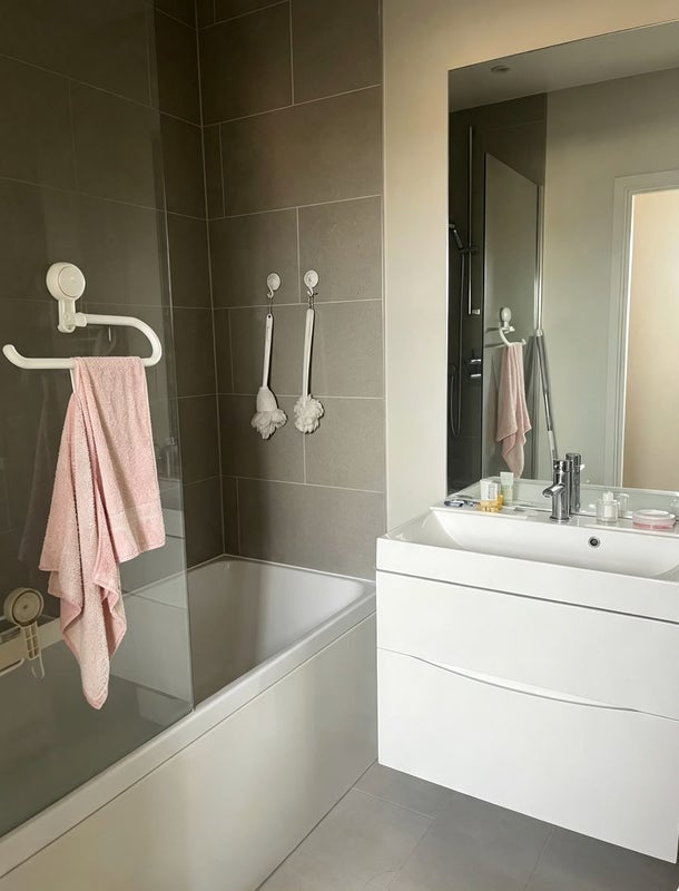 Flat Clapham Road in Greater London