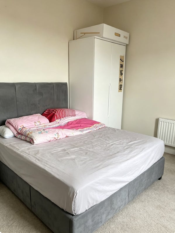 Flat Clapham Road in Greater London