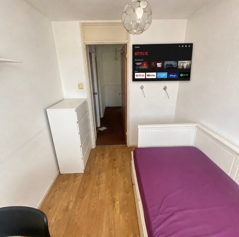 Room Liverpool Road in Greater London