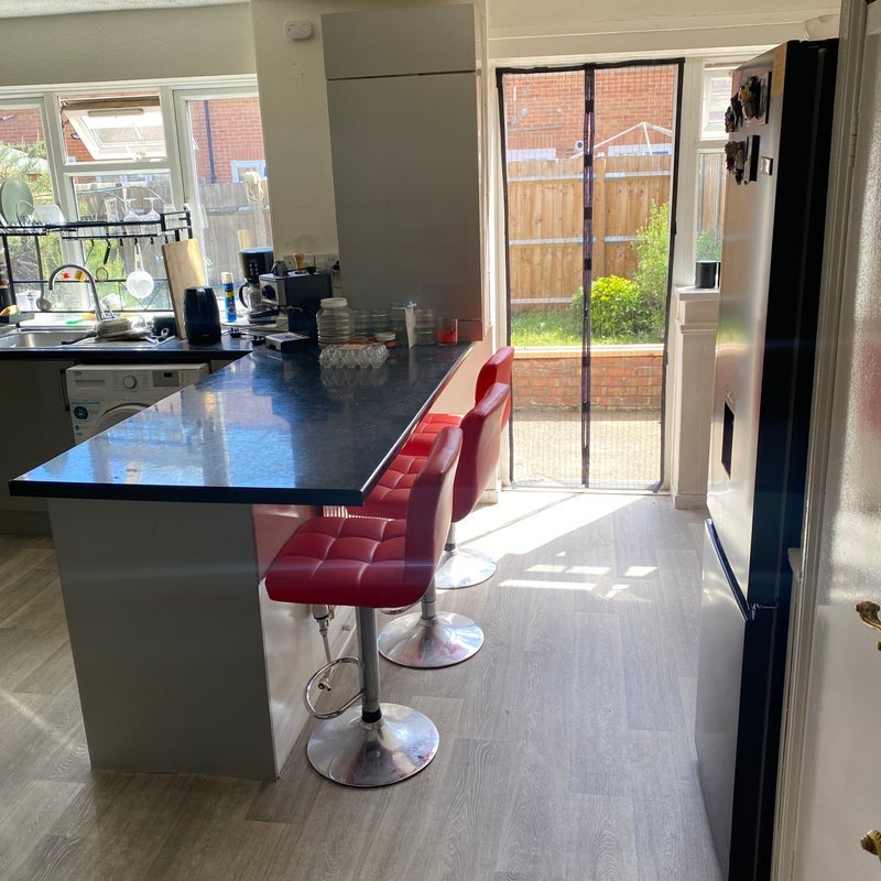 Room Liverpool Road in Greater London