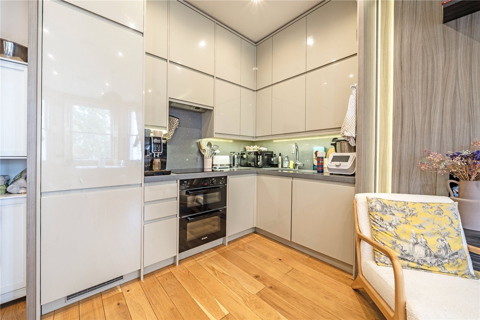 Flat Stanhope Mews West in Greater London