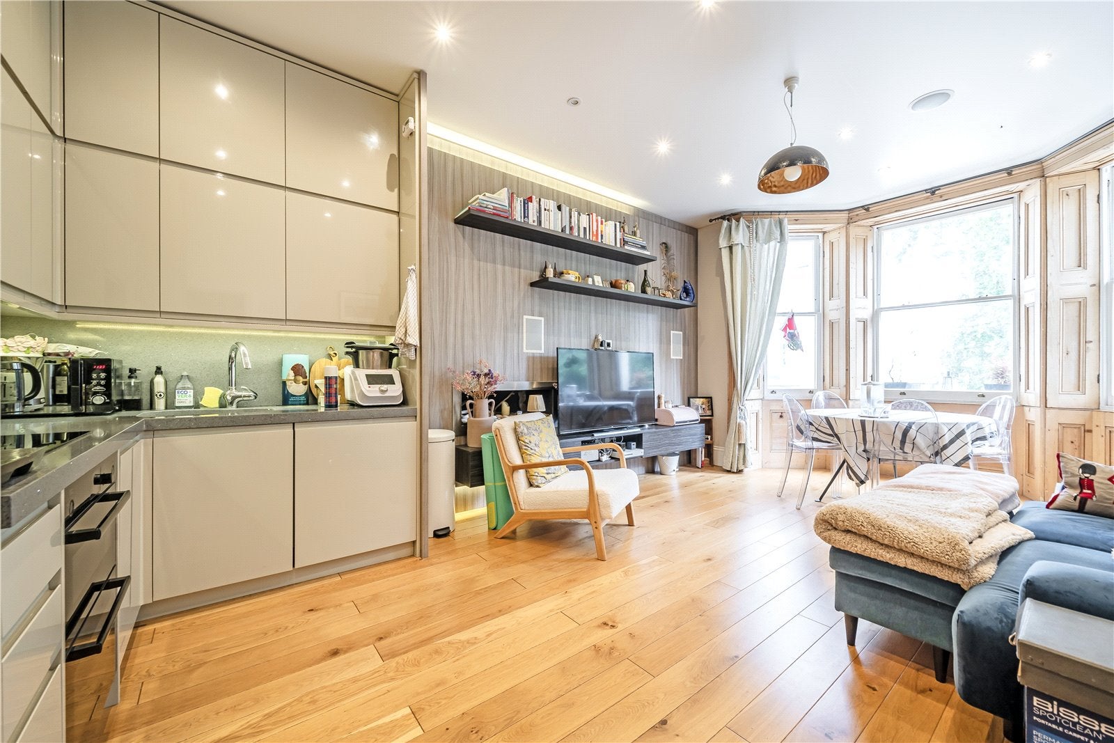 Flat Stanhope Mews West in Greater London