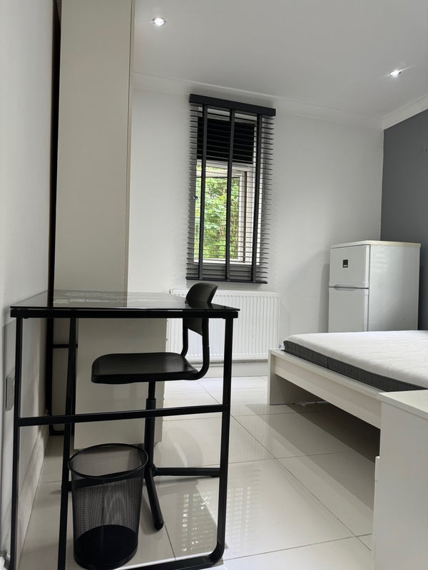 Room Fenton's Avenue in Greater London
