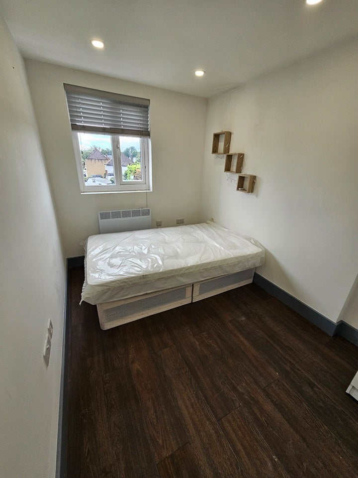 Flat Barnes Wallis Drive in Woking