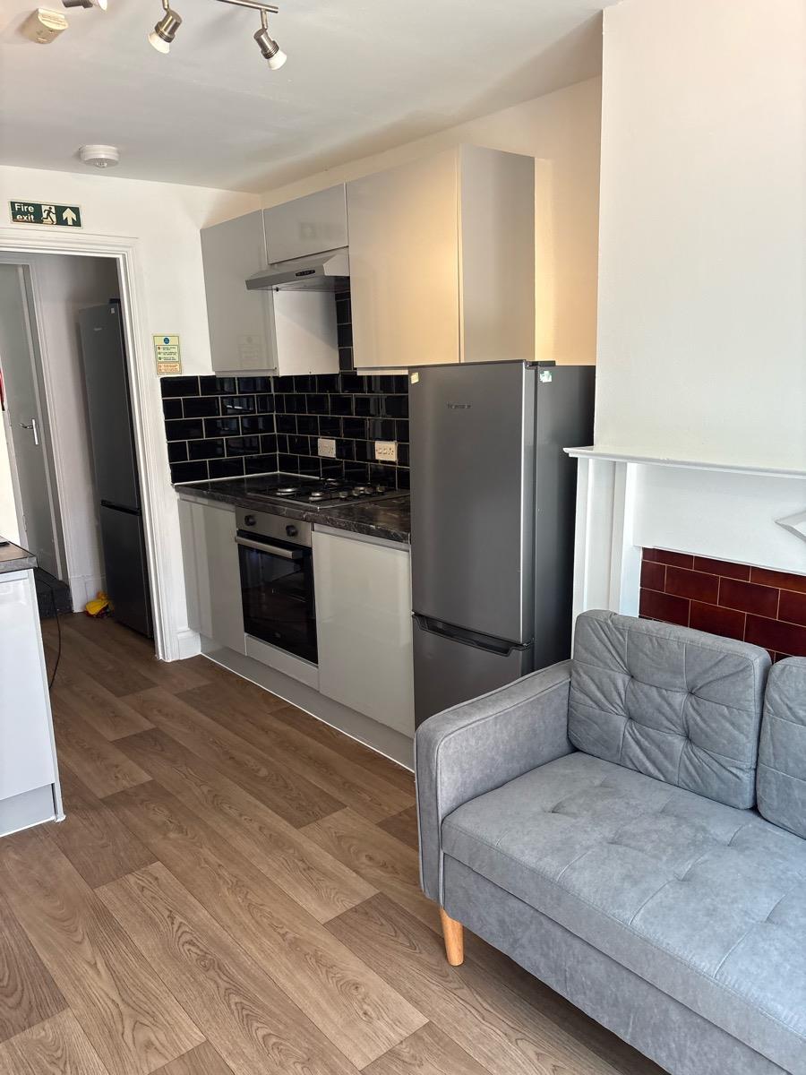 Flat Coleman Road in Greater London