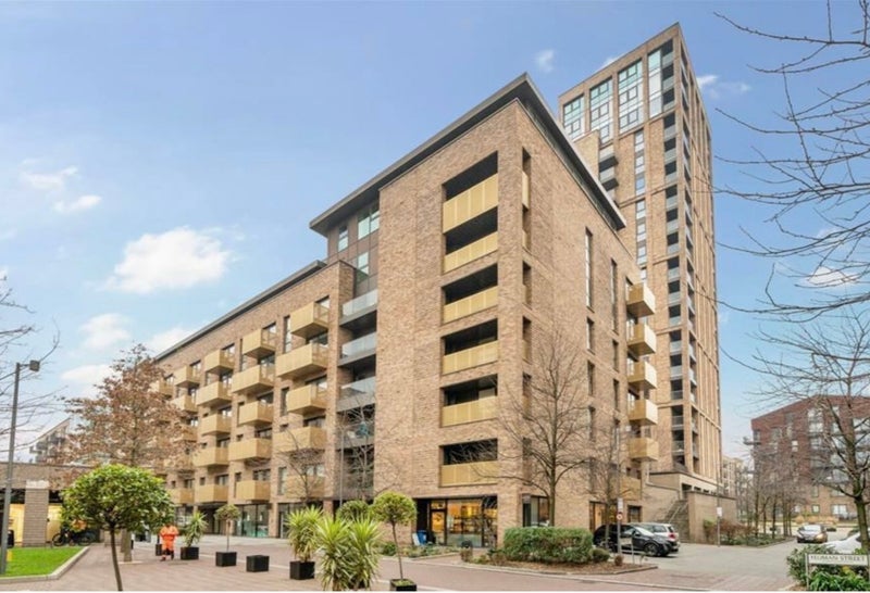 Flat Pell Street in Greater London