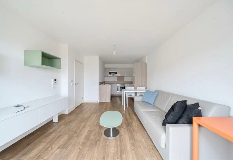 Flat Pell Street in Greater London