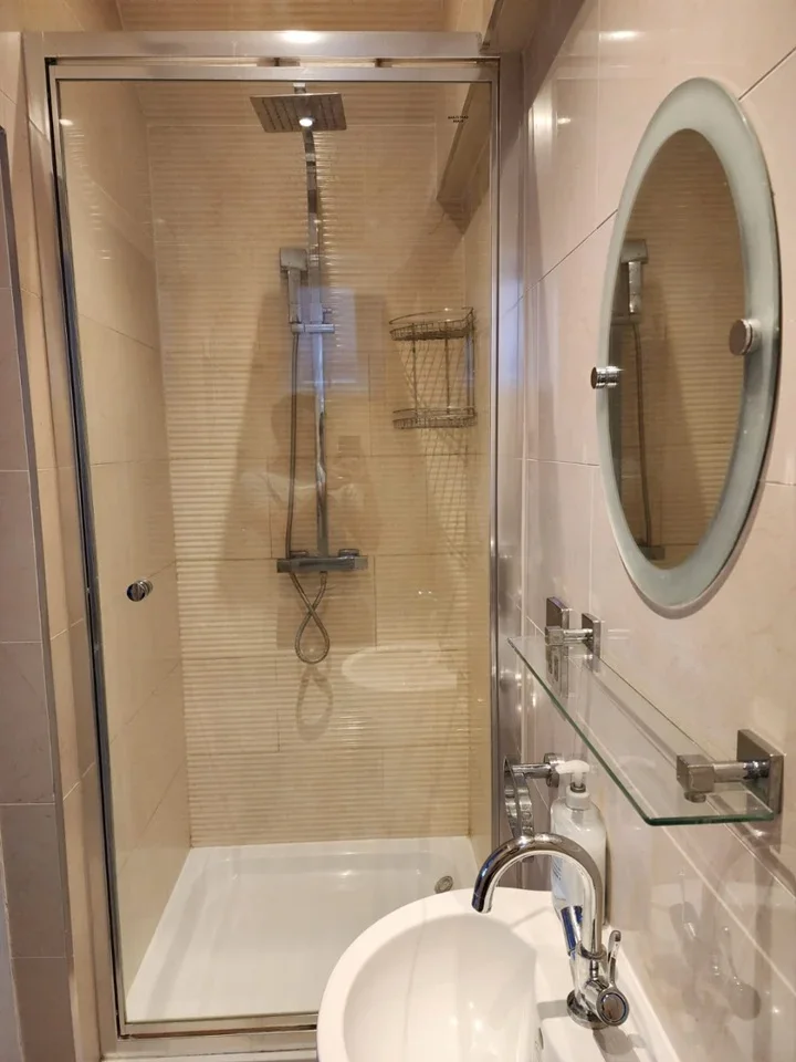 Room Abbotswood Gardens in Greater London