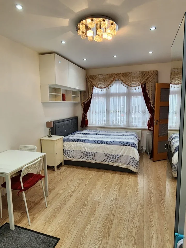 Room Abbotswood Gardens in Greater London