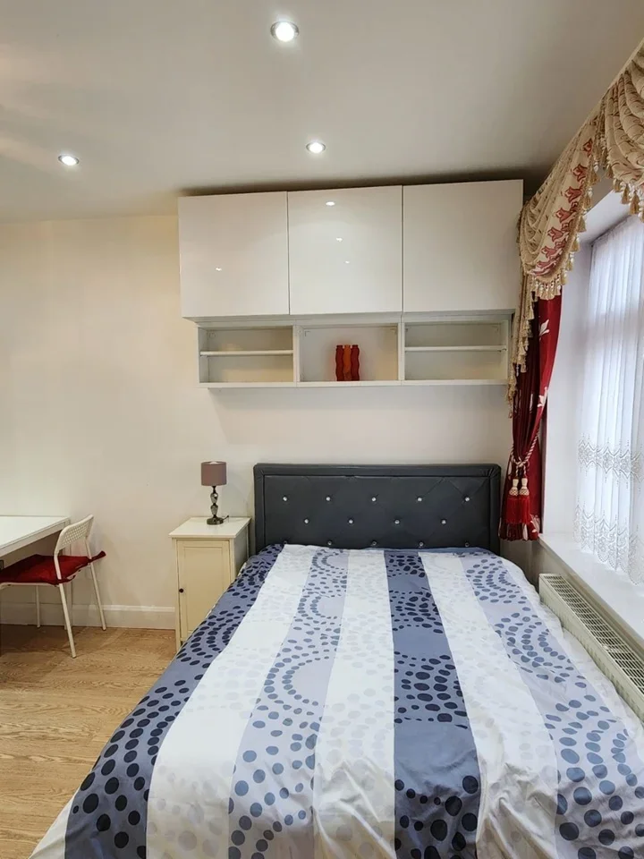 Room Abbotswood Gardens in Greater London