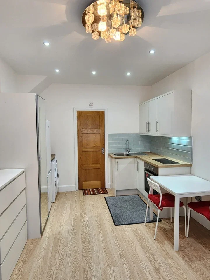 Room Abbotswood Gardens in Greater London