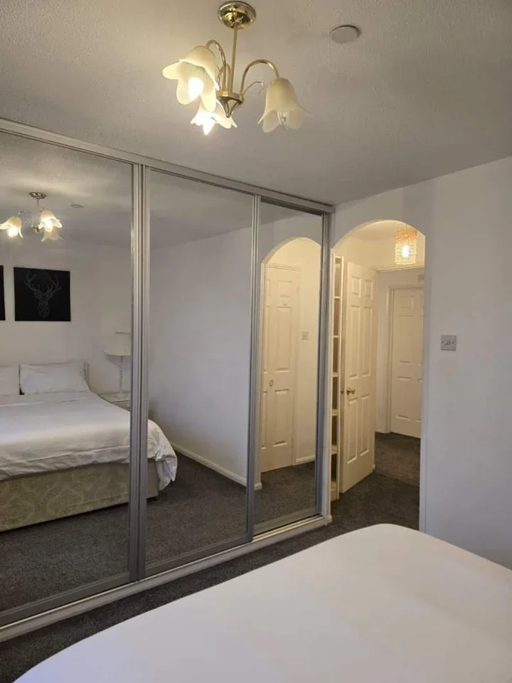 Room Roth Drive in Brentwood