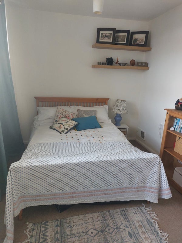 Room Brookfields Avenue in Greater London
