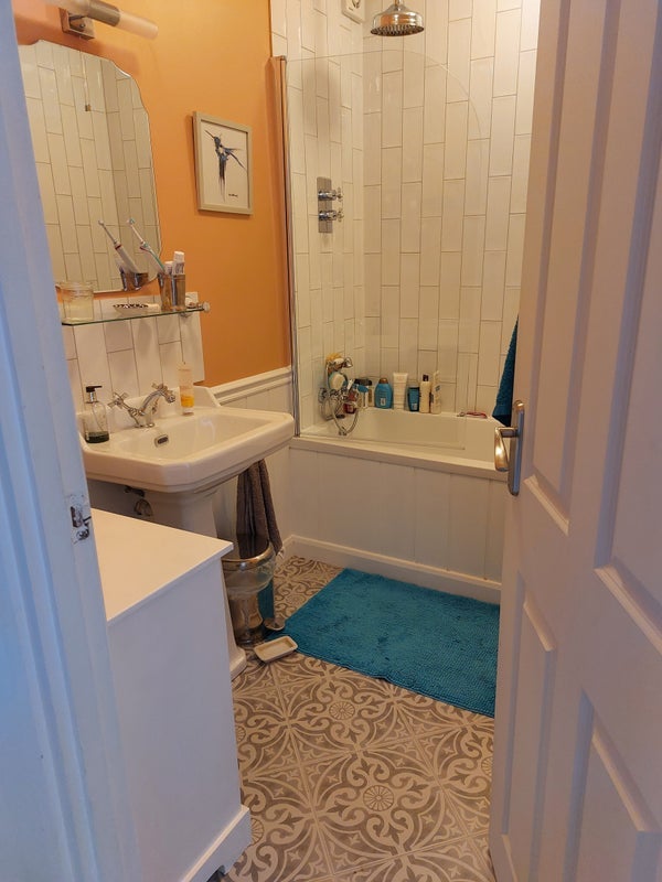 Room Brookfields Avenue in Greater London