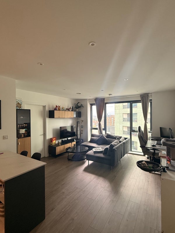 Room Mayfly Close in Greater London