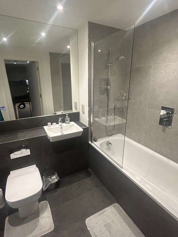 Room Mayfly Close in Greater London