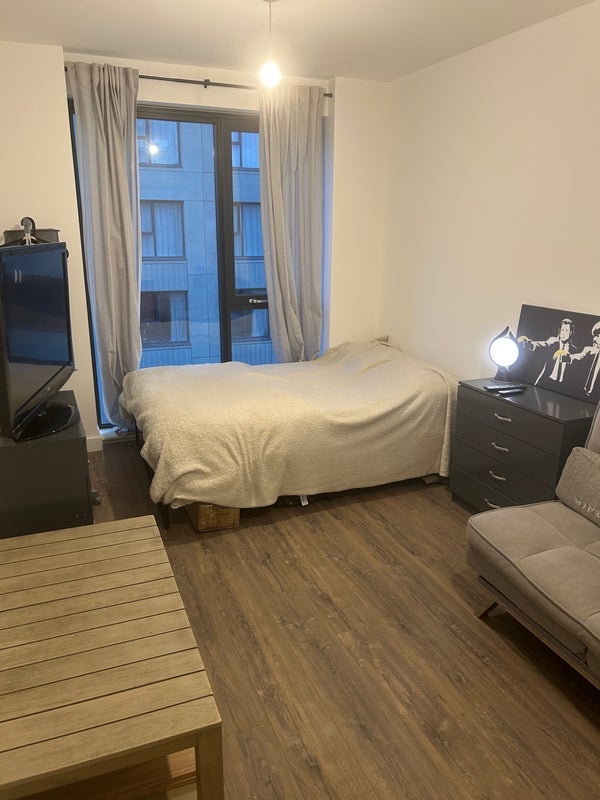 Room Mayfly Close in Greater London
