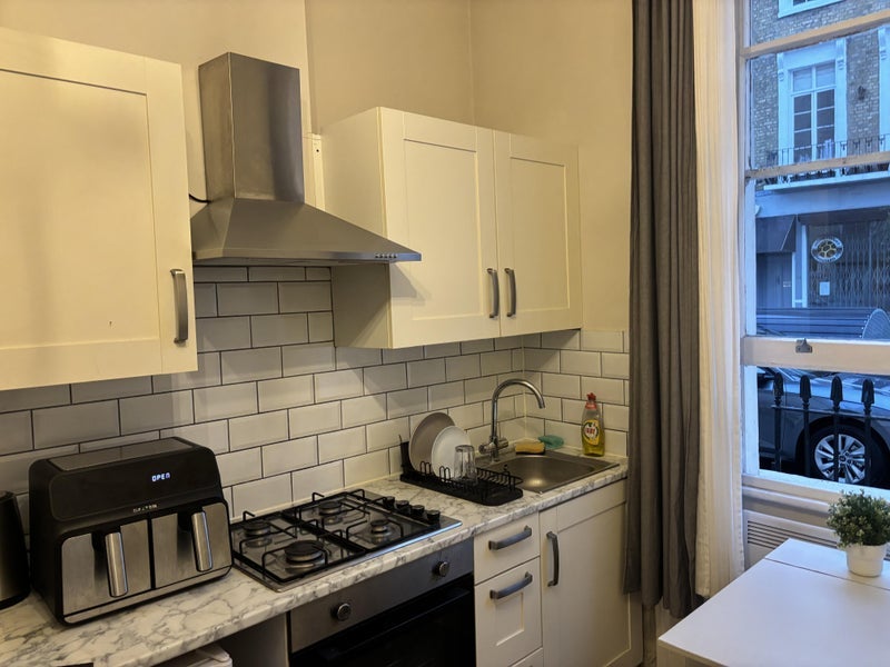 Flat Moreton Street in City of Westminster