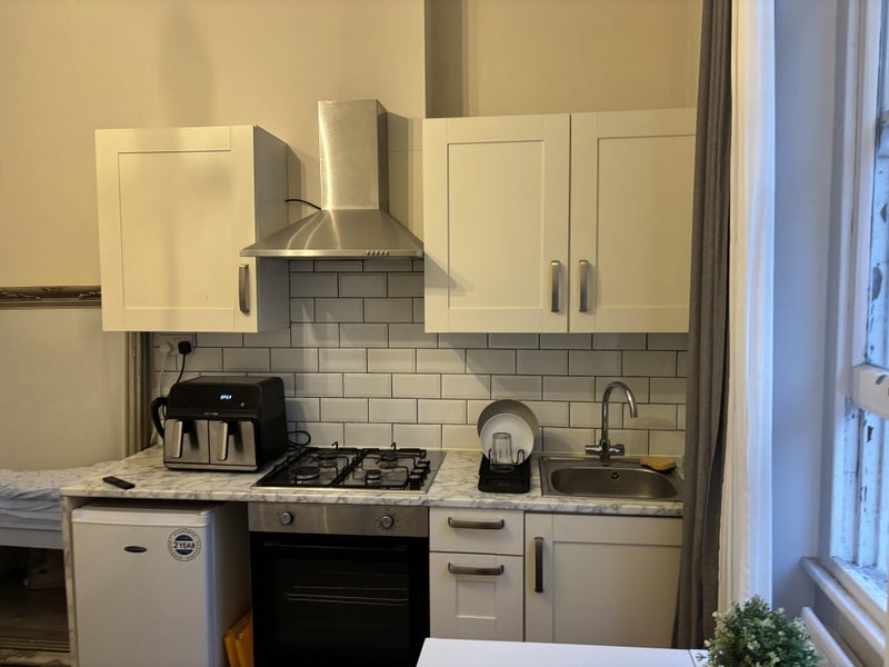 Flat Moreton Street in City of Westminster