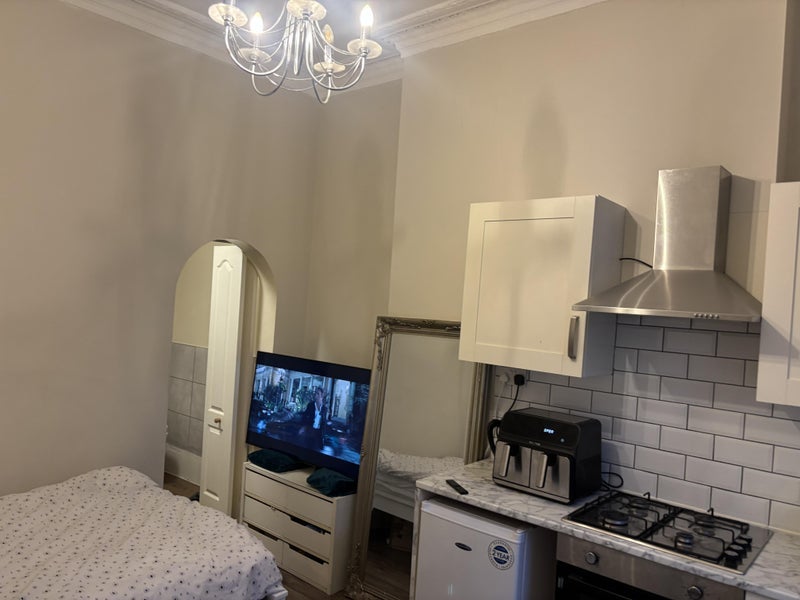 Flat Moreton Street in City of Westminster