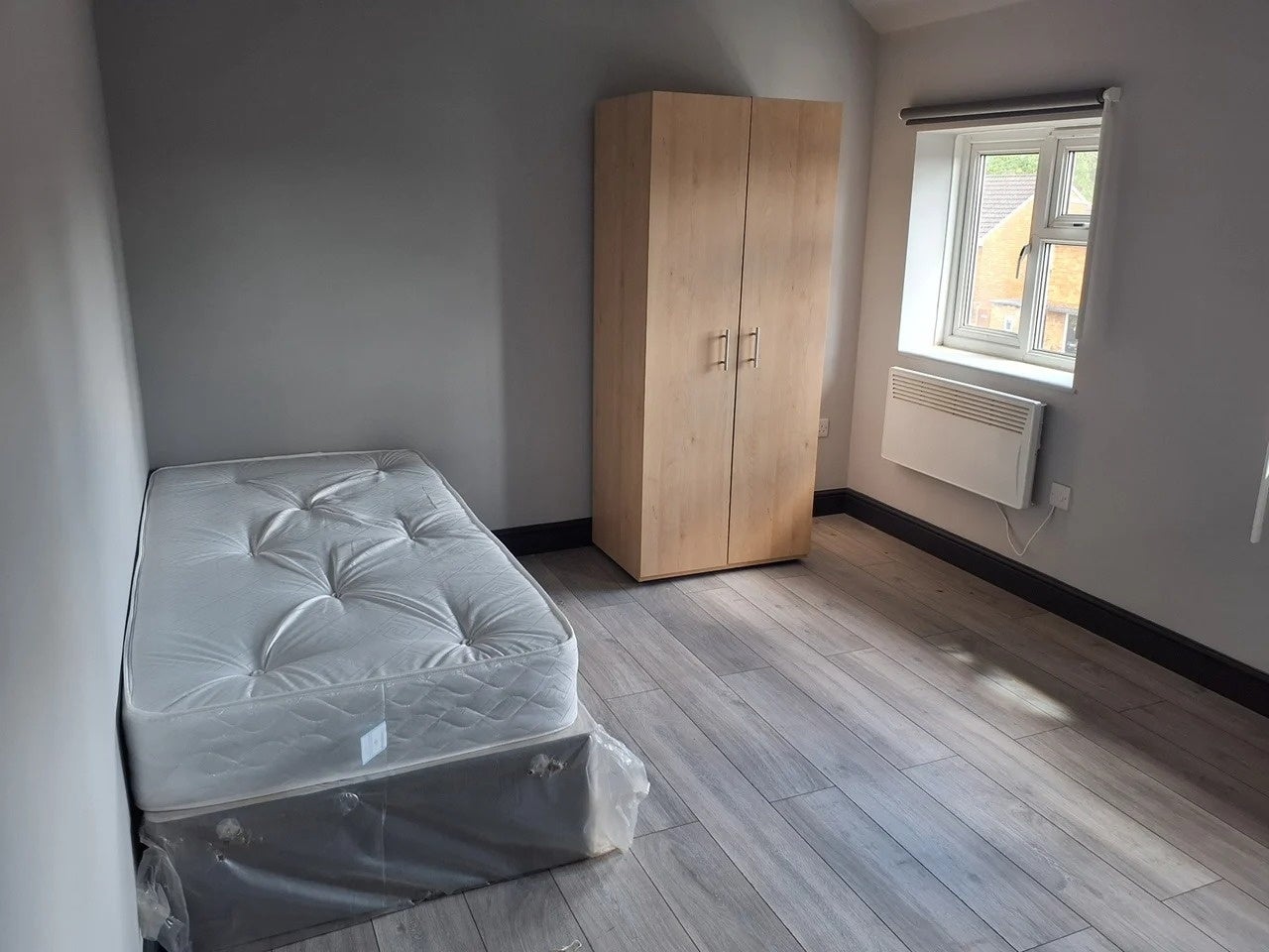 Flat Forbes Avenue in Hertsmere