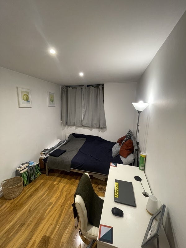 Room Stepney Way in Greater London