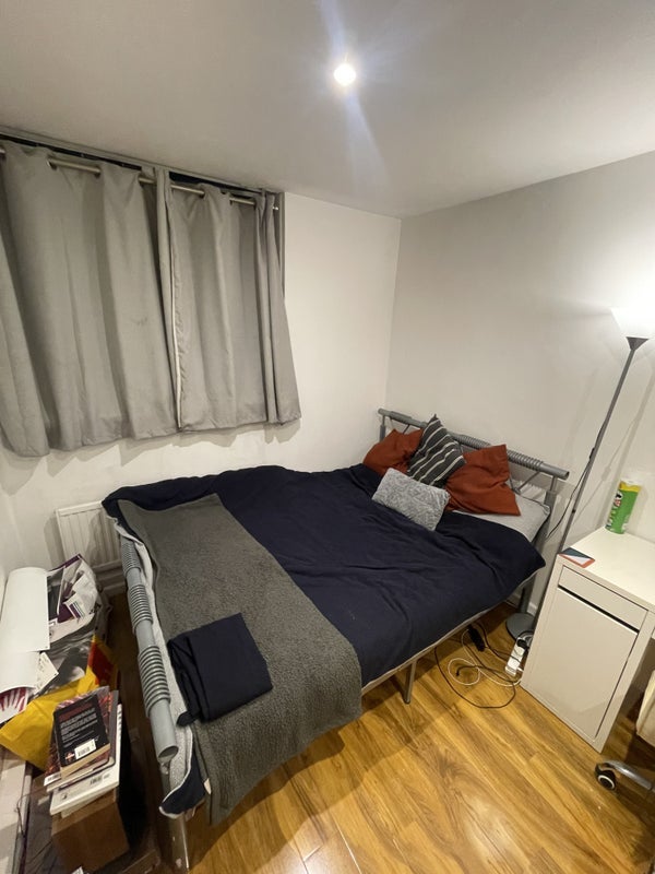 Room Stepney Way in Greater London