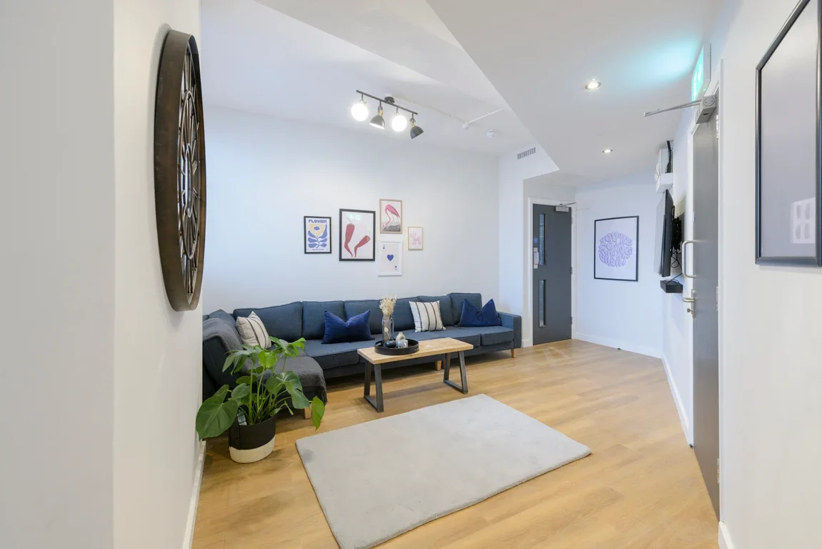 Flat Grosvenor Road in Greater London