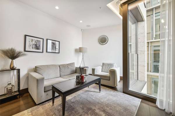 Flat Victoria Street in City of Westminster