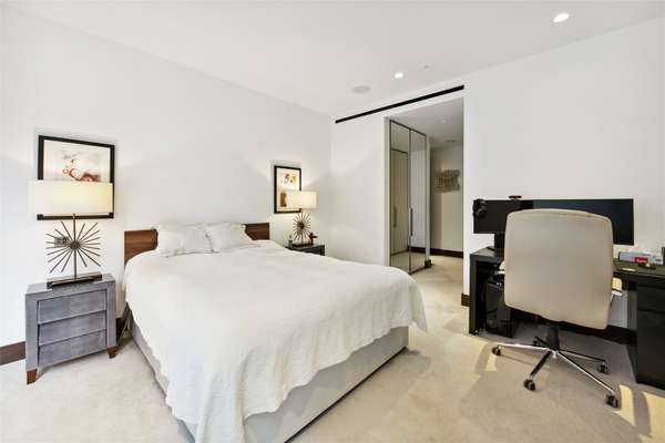 Flat Victoria Street in City of Westminster