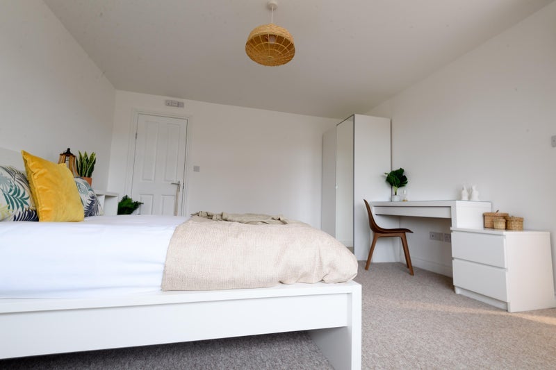 Room Yarrow Close in Rugby