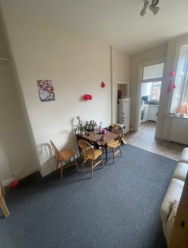 Room Falcon Avenue in City of Edinburgh