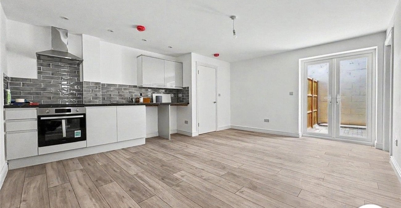 Flat Chelsfield Road in Greater London