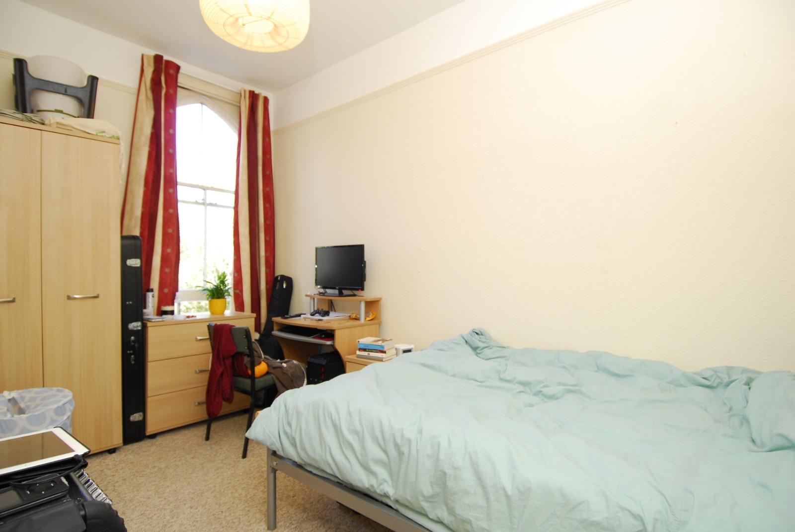Flat Napier Terrace in Plymouth