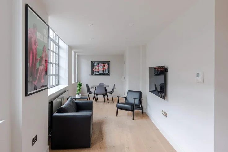 Flat Eyre Street Hill in Greater London