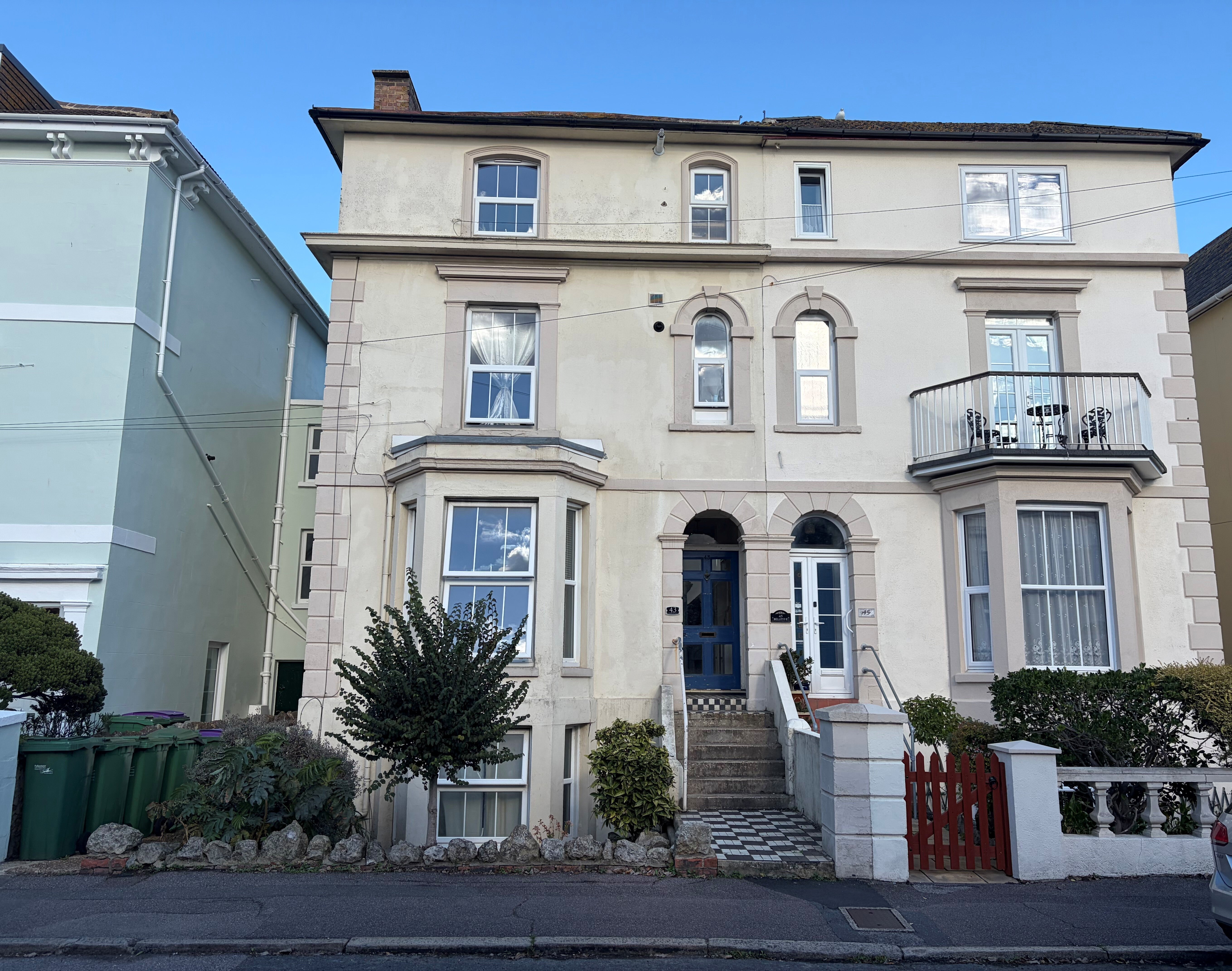 Flat Stade Street in Folkestone and Hythe District