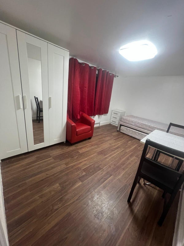 Room Rochdale Road in Greater London