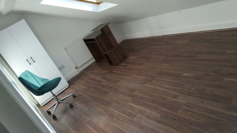Room Rochdale Road in Greater London