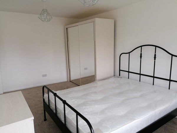 House Barrhill Close in Sandwell