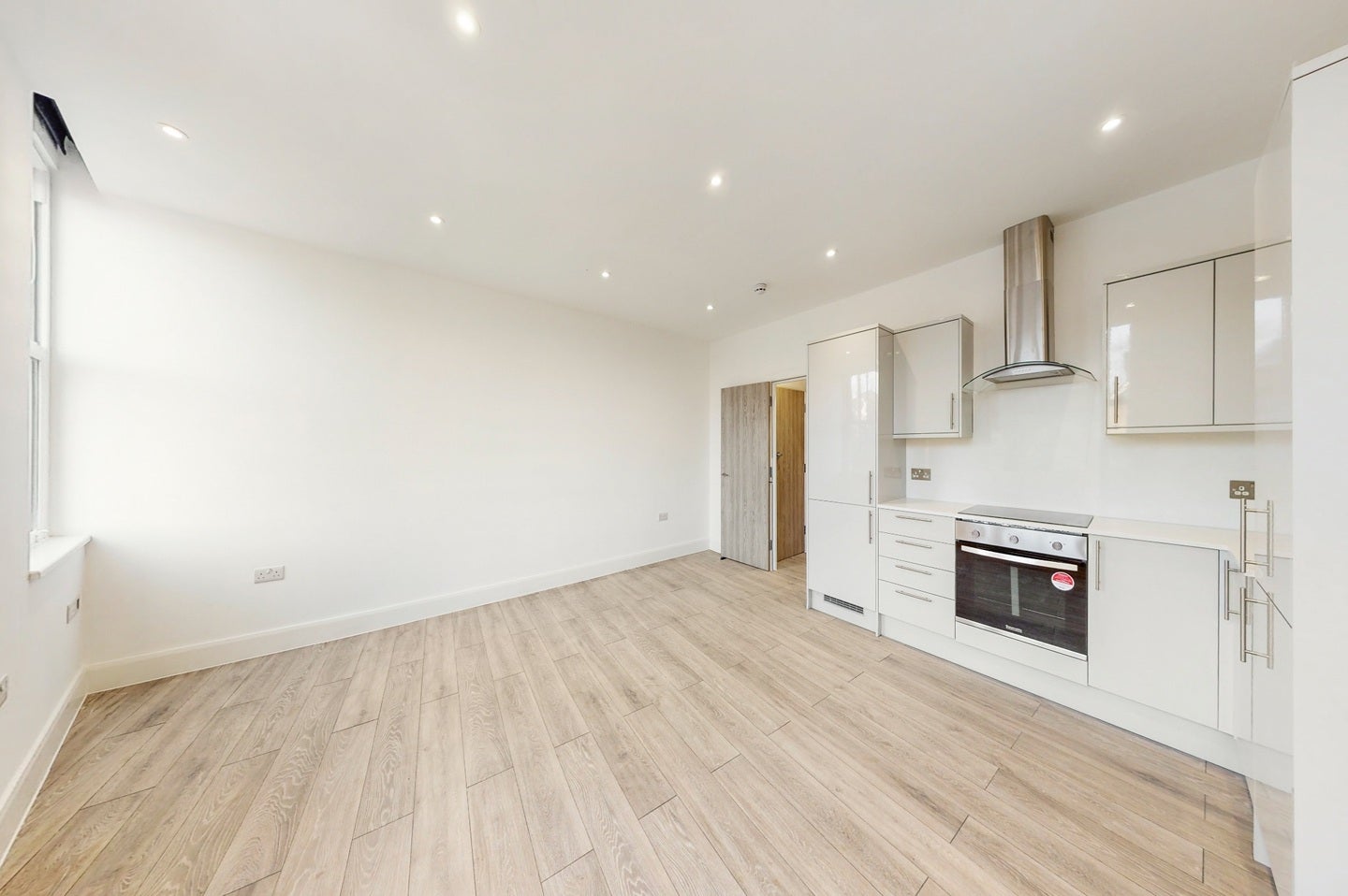 Flat Bushey Grove Road in Hertsmere