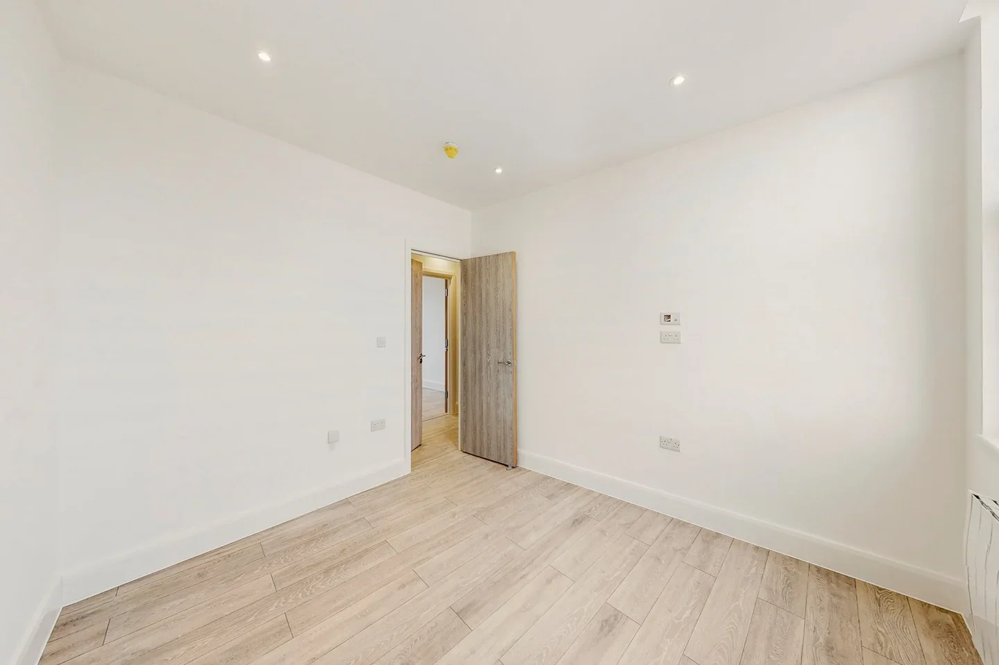 Flat Bushey Grove Road in Hertsmere