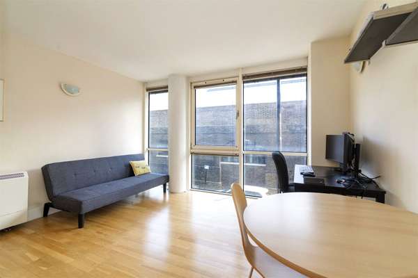 Flat Artichoke Hill in Greater London